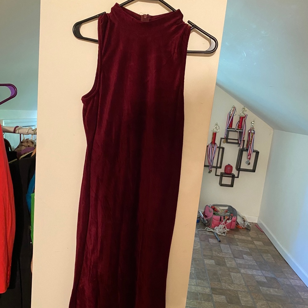 Skinny velvet red dress